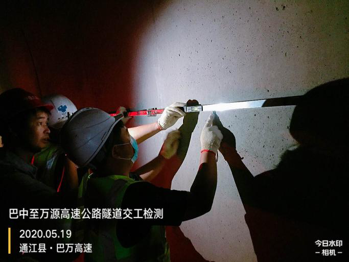 日夜兼程推進(jìn)度    熱情服務(wù)樹形象——巴中至萬(wàn)源高速公路交工驗(yàn)收工程質(zhì)量檢測(cè)工作