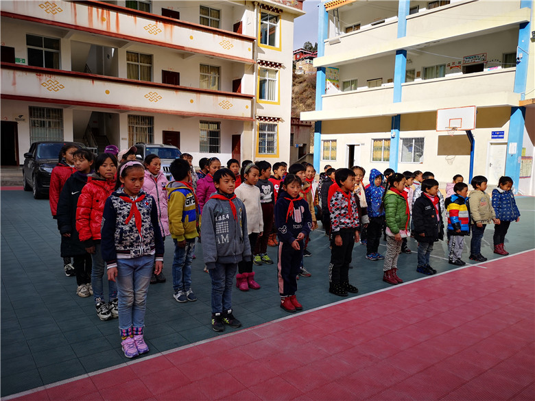 送溫暖，獻(xiàn)愛心——四川振通走進(jìn)甘孜·色達(dá)