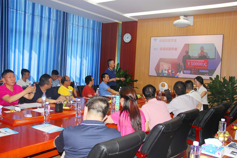 交流互訪 合作共贏     ——暨中太經(jīng)管院企業(yè)家校友會(huì)聯(lián)盟交流互訪