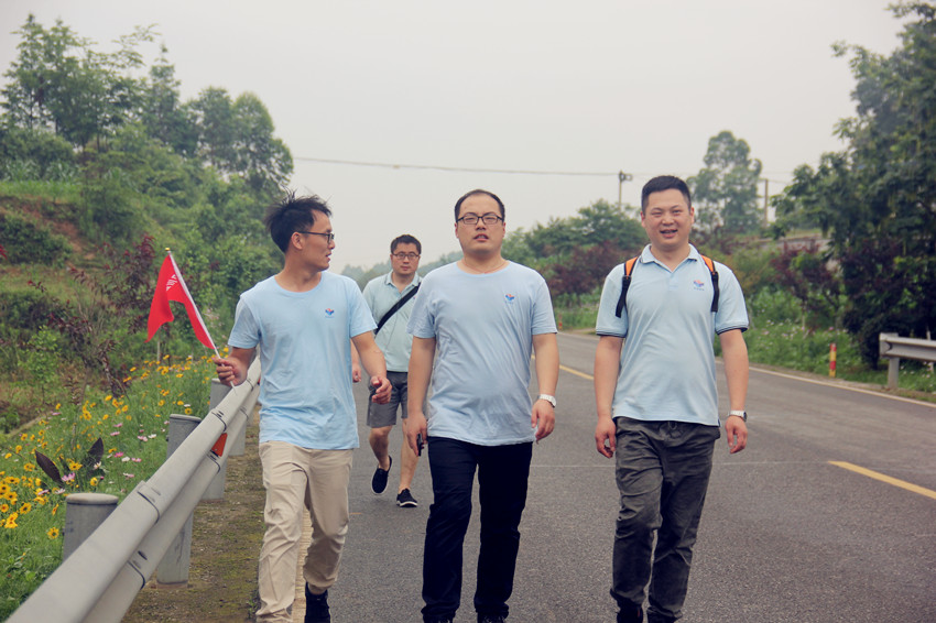 “挑戰(zhàn)自我·健康生活”徒步拓展活動(dòng)圓滿結(jié)束